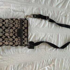 Coach Signature Black and Tan Shoulder Bag